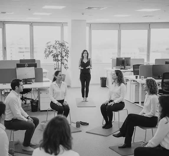 Atelier de kinésiologie en entreprise, prévention des TMS et des RPS, QVCT et bien-être au travail
