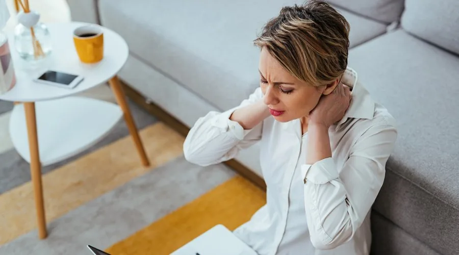 Stress et cervicales&nbsp;: pourquoi votre corps stocke la pression dans la nuque